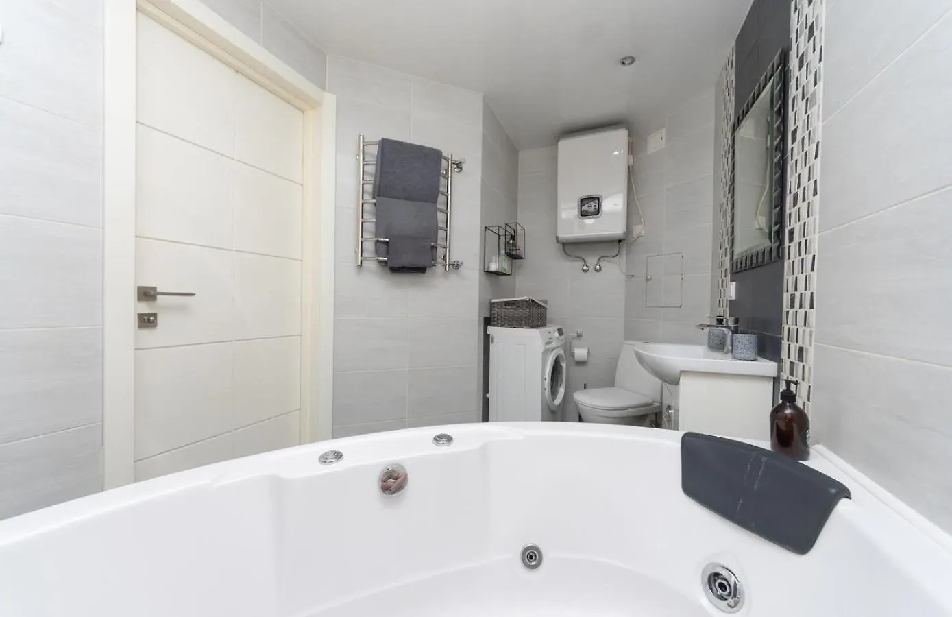 شقة Flat24 On Lesi Ukrainki 3 كييف